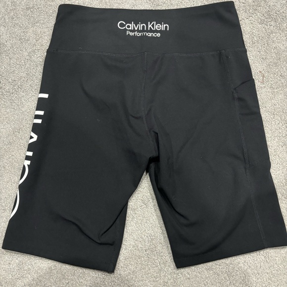 CALVIN KLEIN Performance Stretch High Waist Side Pocket Bike Short in EUC - Picture 4 of 13